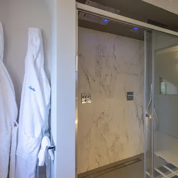 Camera da bagno - doccia con doppio soffione