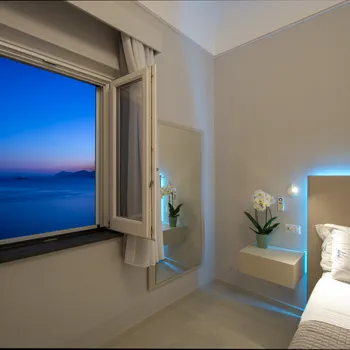 Finestra con vista dalla camera da letto