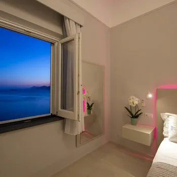 Finestra con vista dalla camera da letto