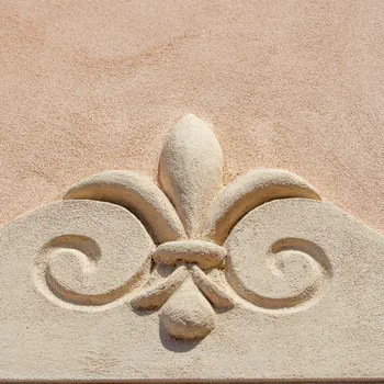 Dettaglio cornice scolpita